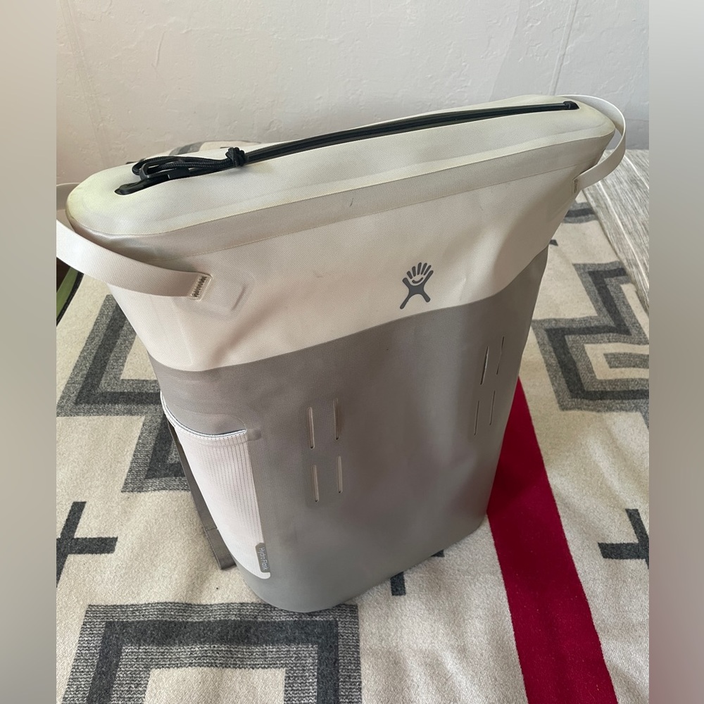 Hydro flask backpack cooler - grey